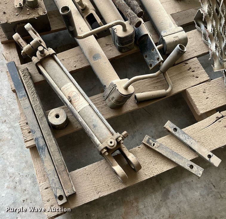 image for item OA9052 1993 HEM 12-27  slipform paver