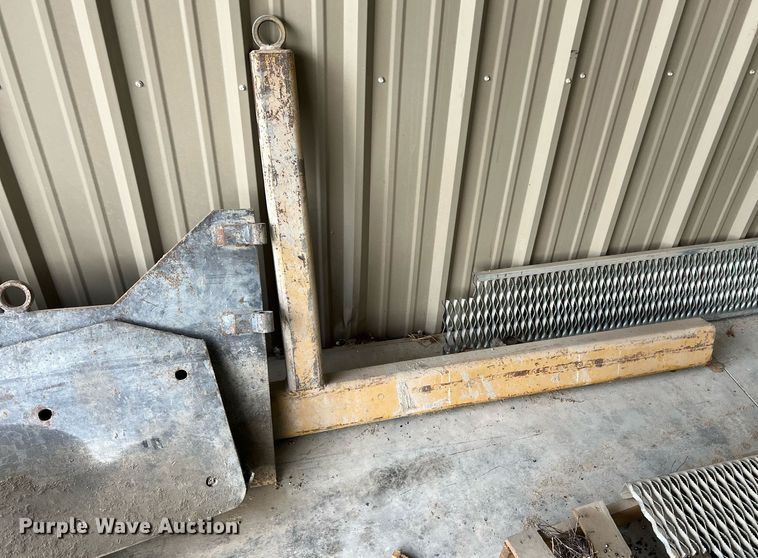 image for item OA9052 1993 HEM 12-27  slipform paver