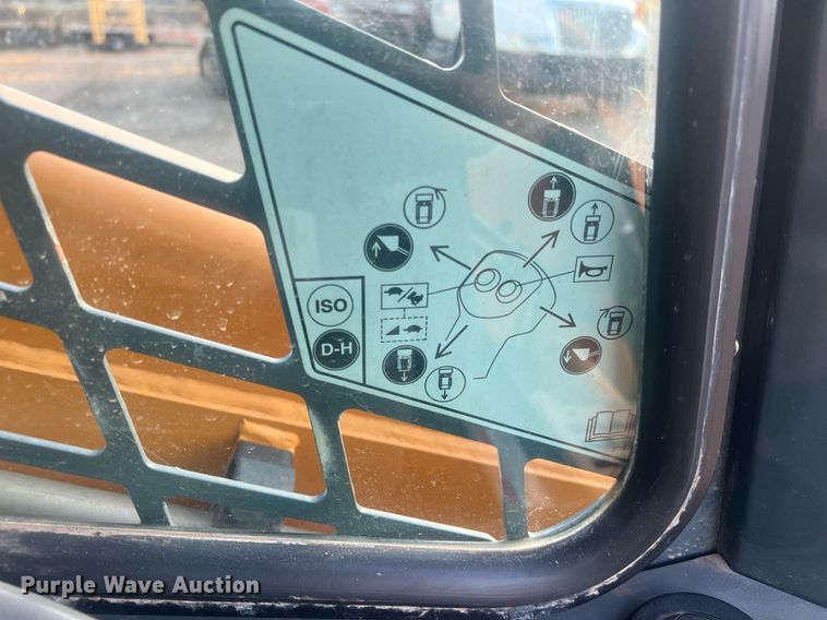 image for item OA9169 Mustang 2500RT Turbo  tracked skid steer loader