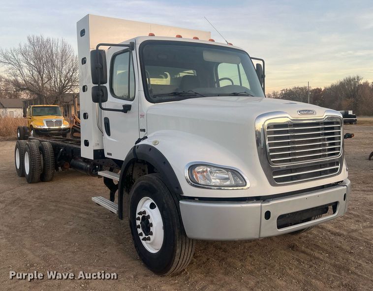 image for item OA9171 2016 Freightliner Business Class M2  truck cab and chassis