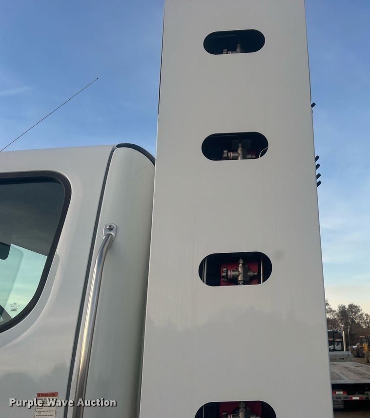 image for item OA9171 2016 Freightliner Business Class M2  truck cab and chassis