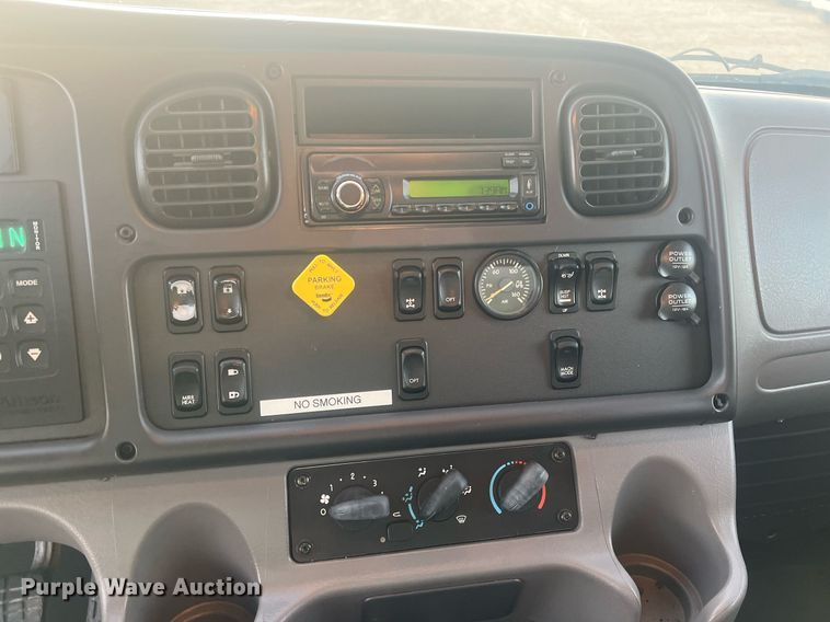 image for item OA9171 2016 Freightliner Business Class M2  truck cab and chassis