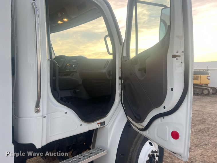 image for item OA9171 2016 Freightliner Business Class M2  truck cab and chassis