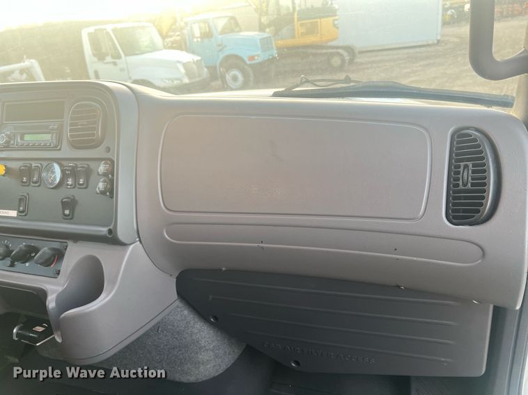 image for item OA9171 2016 Freightliner Business Class M2  truck cab and chassis