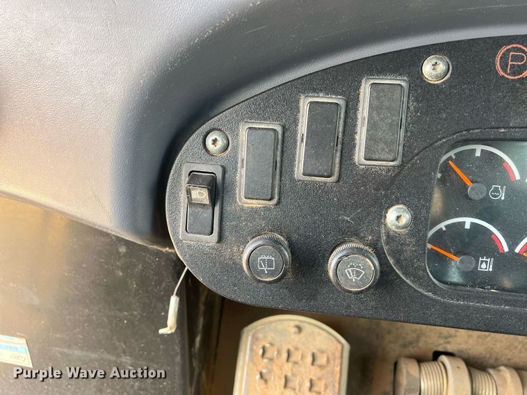 image for item OA9185 2005 Caterpillar 953C  track loader