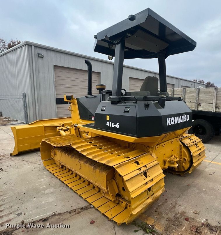 image for item OA9186 1999 Komatsu D41E-6  dozer