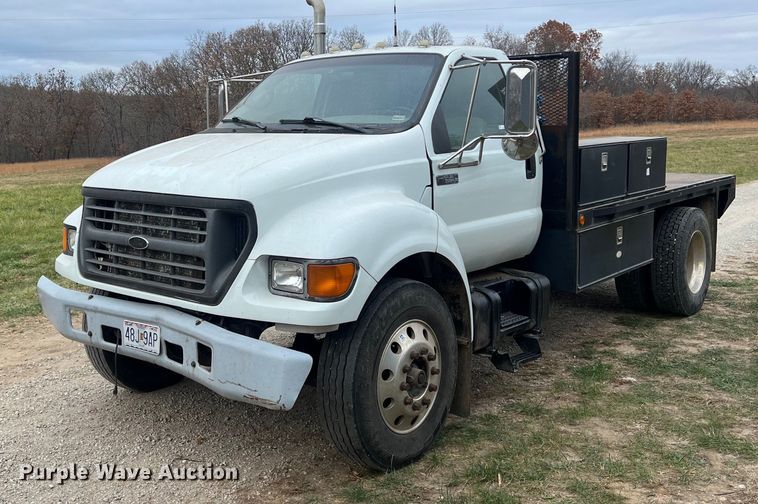 image for item OA9194 2000 Ford F650  flatbed truck