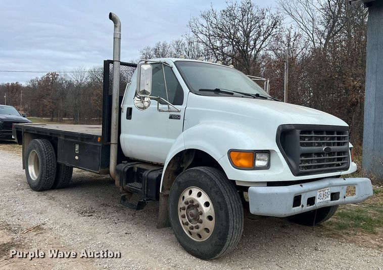 image for item OA9194 2000 Ford F650  flatbed truck