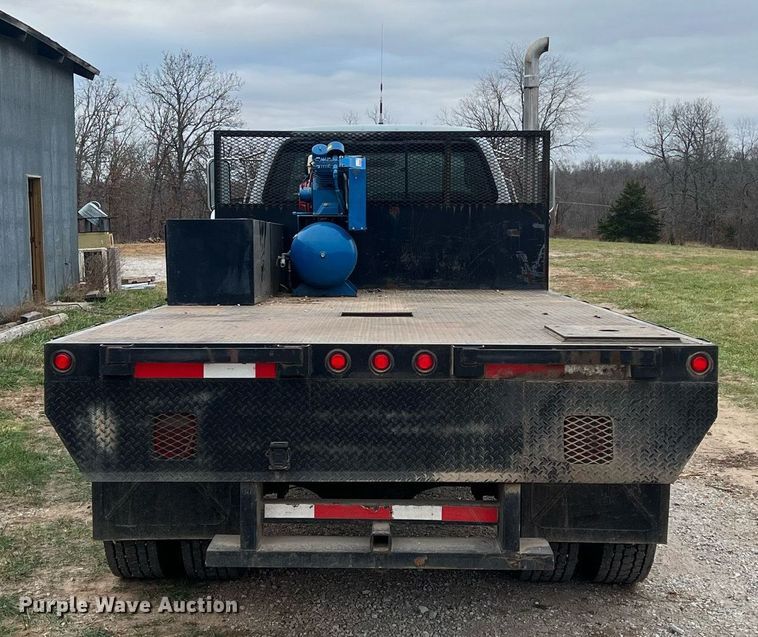 image for item OA9194 2000 Ford F650  flatbed truck