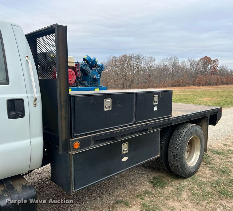 image for item OA9194 2000 Ford F650  flatbed truck