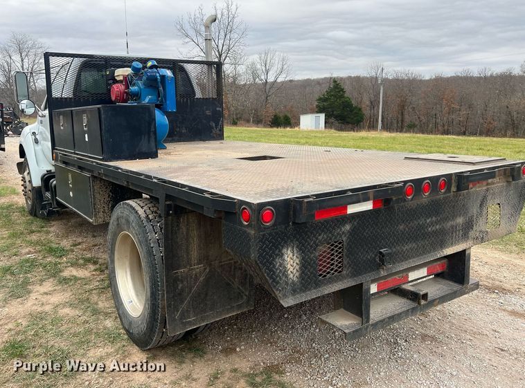 image for item OA9194 2000 Ford F650  flatbed truck