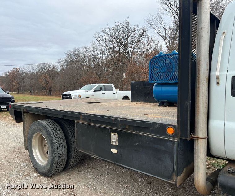 image for item OA9194 2000 Ford F650  flatbed truck