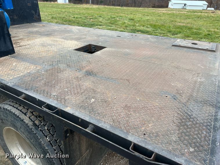 image for item OA9194 2000 Ford F650  flatbed truck