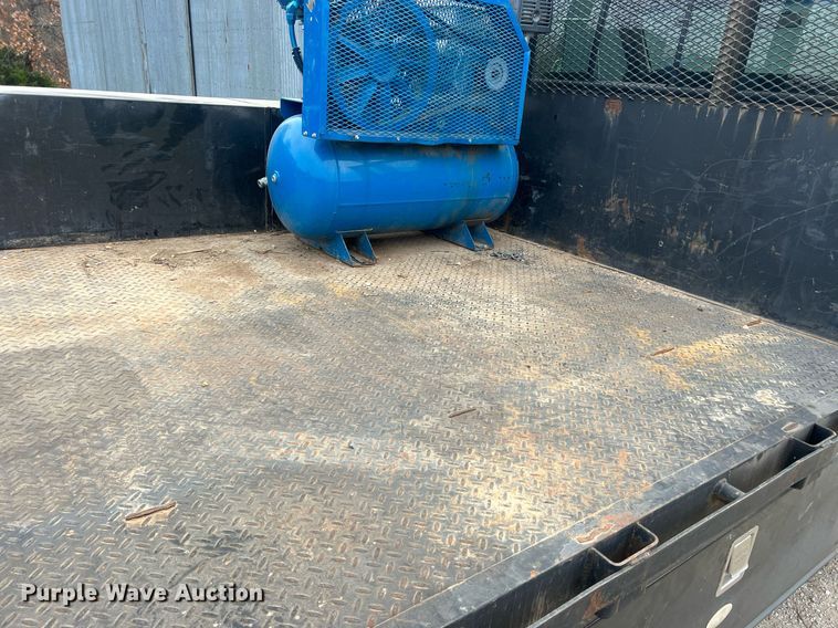 image for item OA9194 2000 Ford F650  flatbed truck