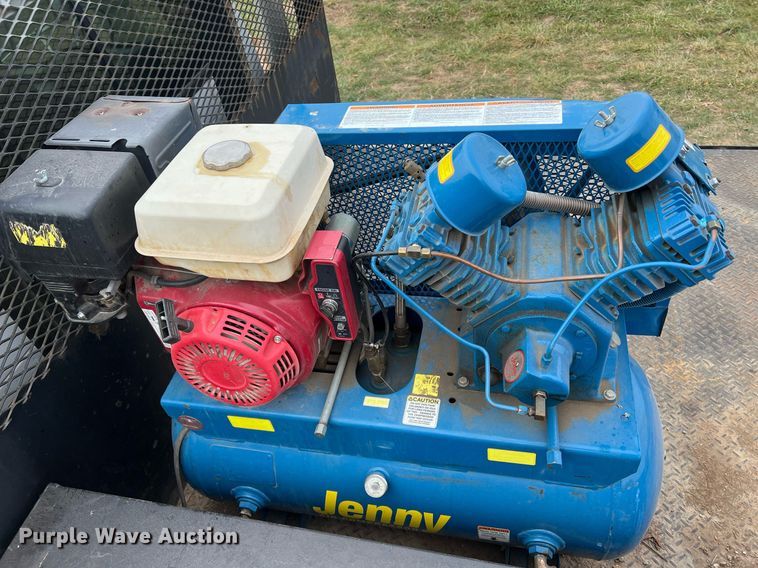 image for item OA9194 2000 Ford F650  flatbed truck