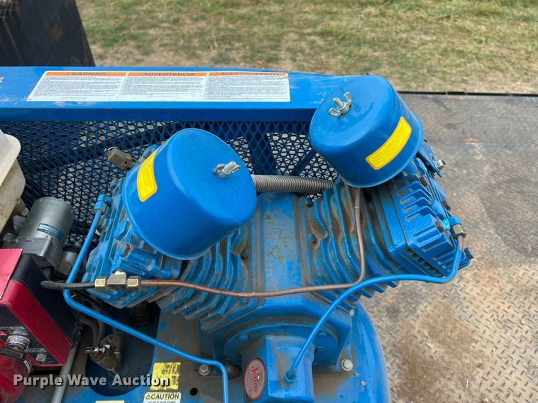 image for item OA9194 2000 Ford F650  flatbed truck