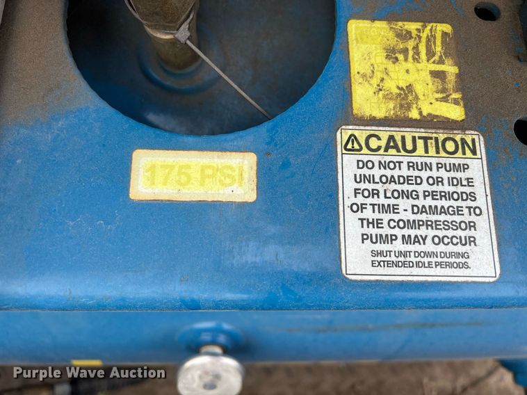 image for item OA9194 2000 Ford F650  flatbed truck