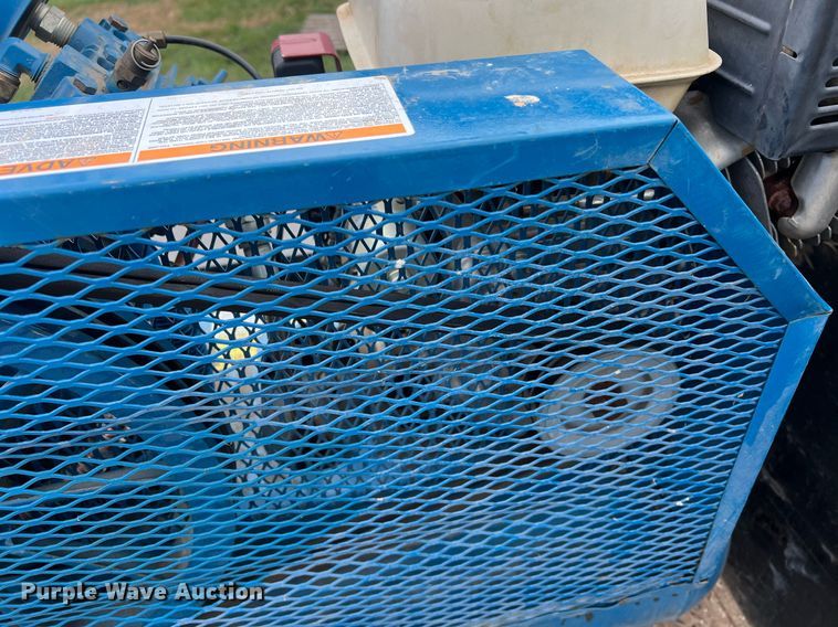 image for item OA9194 2000 Ford F650  flatbed truck