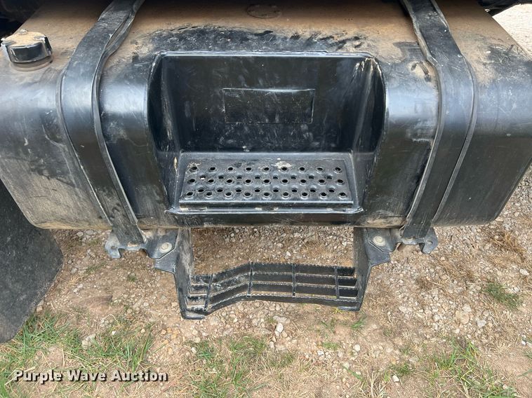 image for item OA9194 2000 Ford F650  flatbed truck