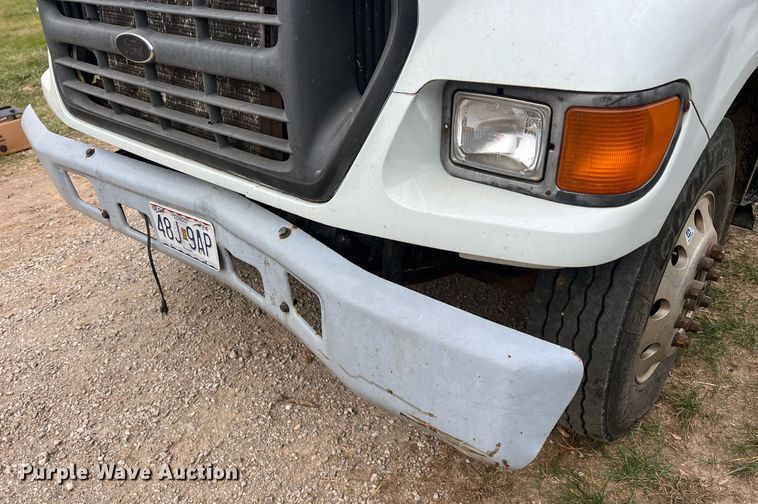 image for item OA9194 2000 Ford F650  flatbed truck