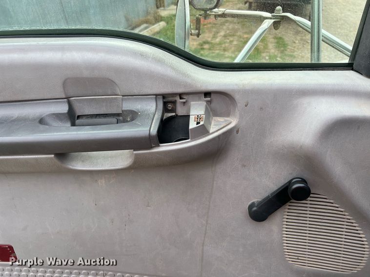 image for item OA9194 2000 Ford F650  flatbed truck