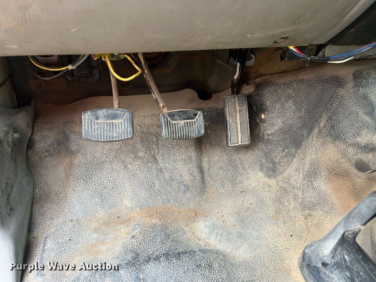 image for item OA9194 2000 Ford F650  flatbed truck