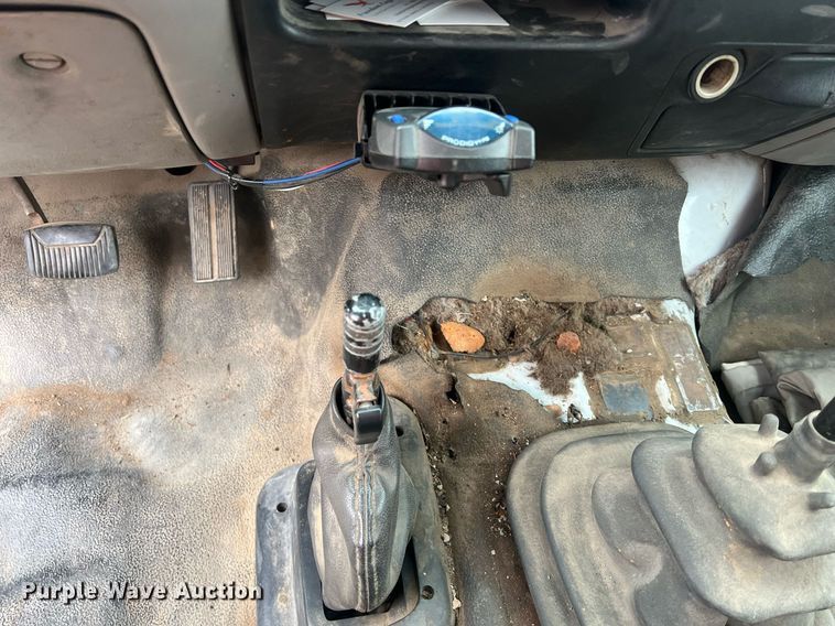 image for item OA9194 2000 Ford F650  flatbed truck