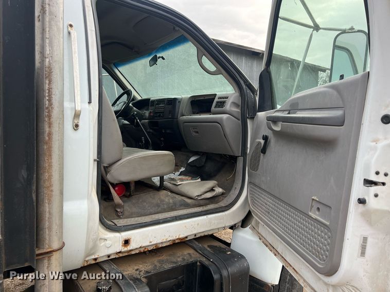 image for item OA9194 2000 Ford F650  flatbed truck