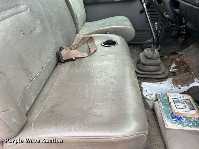 image for item OA9194 2000 Ford F650  flatbed truck