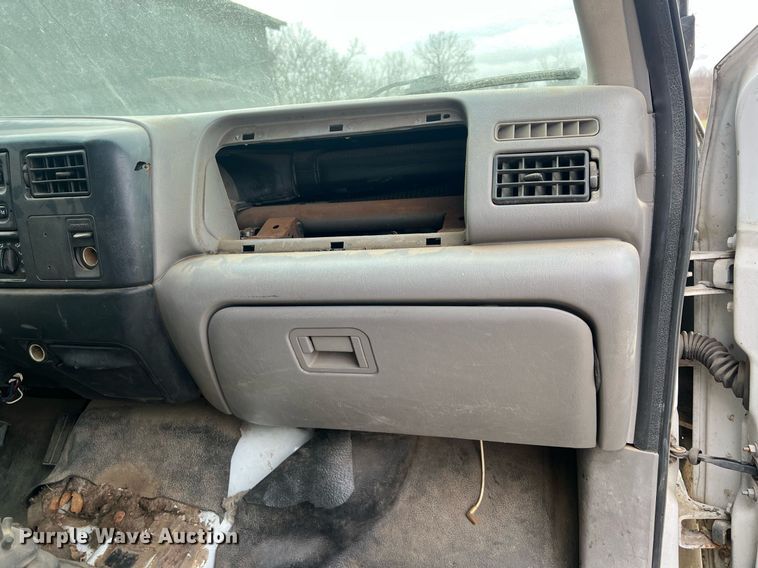 image for item OA9194 2000 Ford F650  flatbed truck