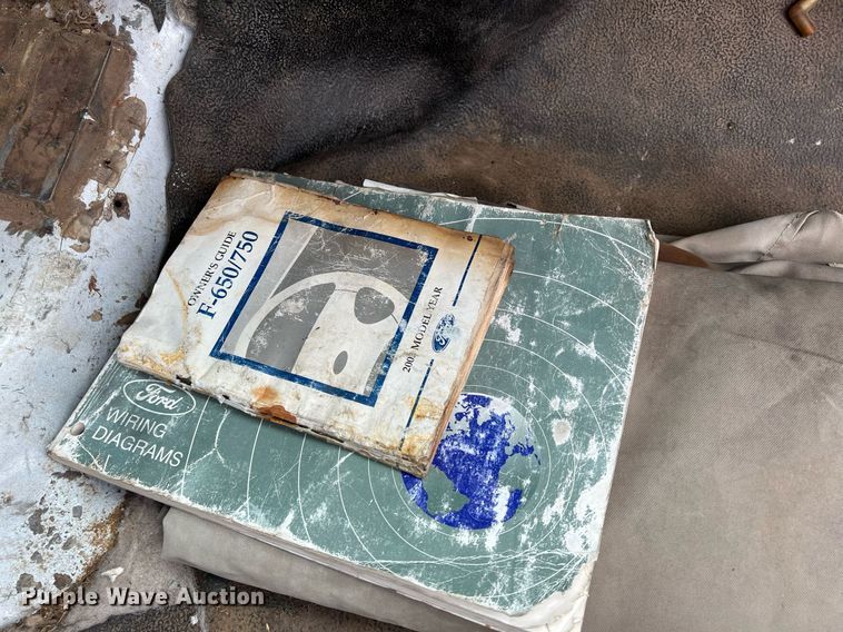 image for item OA9194 2000 Ford F650  flatbed truck