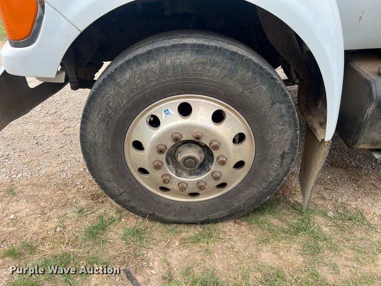 image for item OA9194 2000 Ford F650  flatbed truck