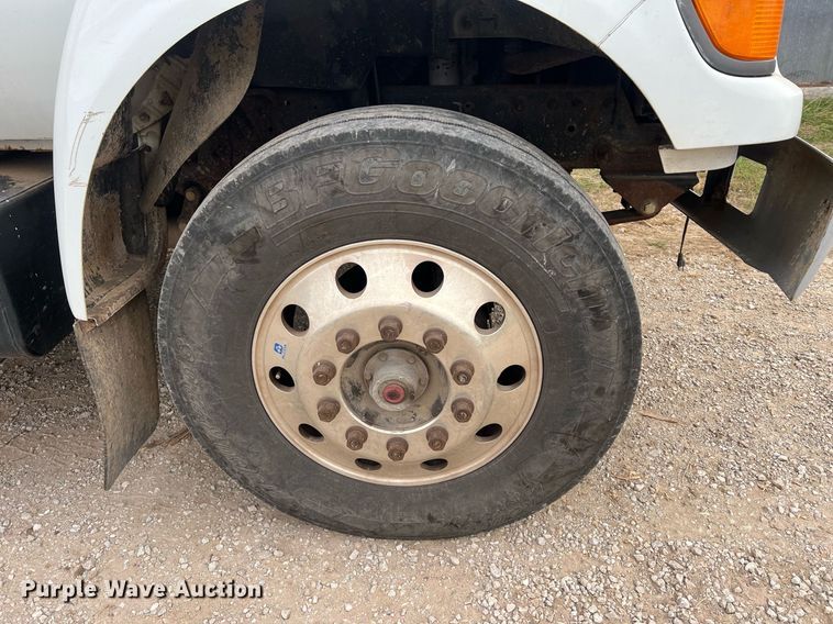 image for item OA9194 2000 Ford F650  flatbed truck