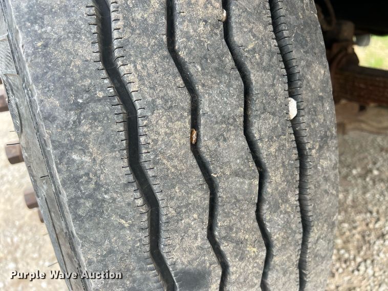 image for item OA9194 2000 Ford F650  flatbed truck