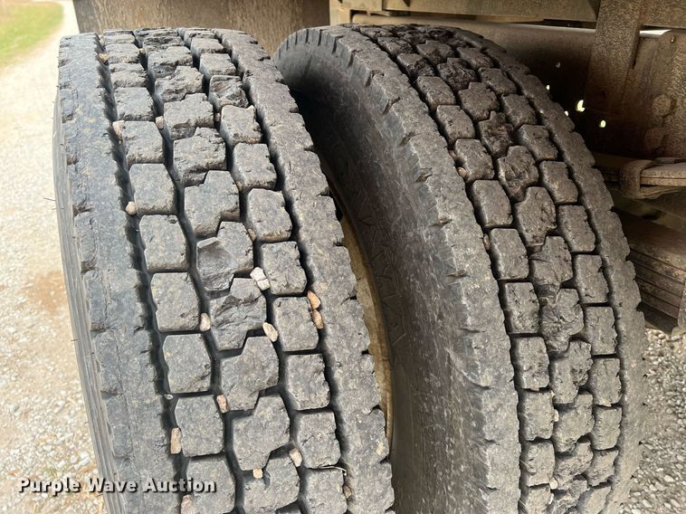 image for item OA9194 2000 Ford F650  flatbed truck