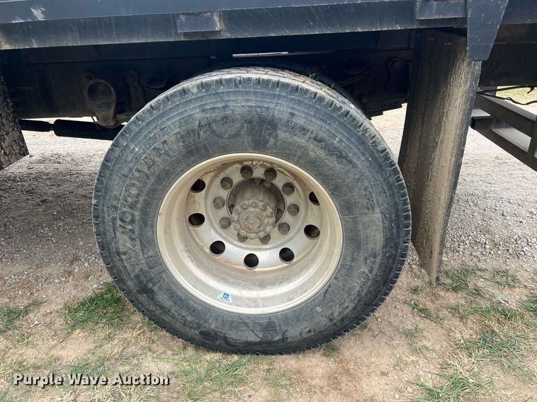 image for item OA9194 2000 Ford F650  flatbed truck