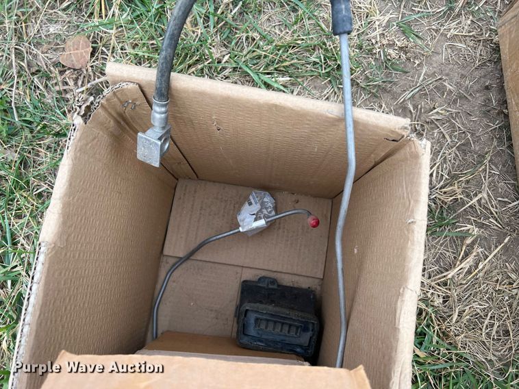 image for item OA9194 2000 Ford F650  flatbed truck