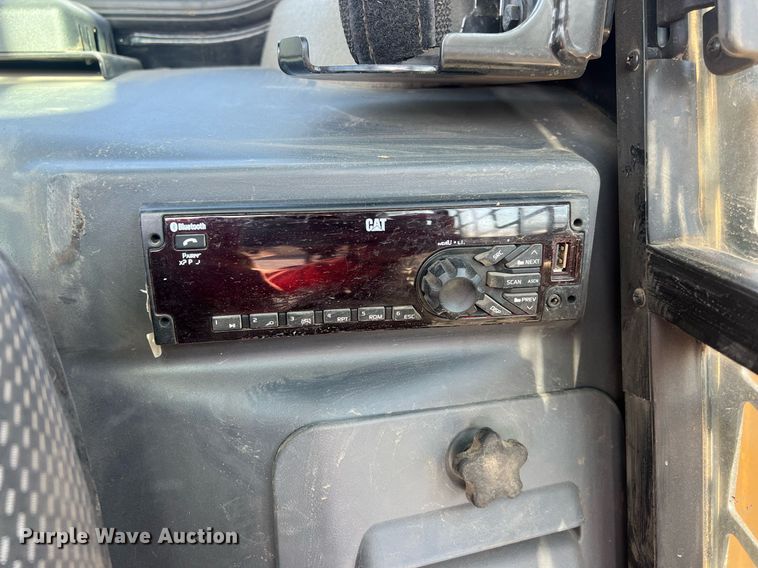 image for item OA9196 2021 Caterpillar 299D3XE tracked skid steer loader