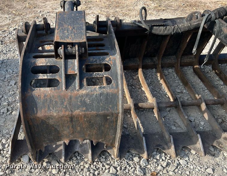 image for item OA9199 Prime  skid steer grapple bucket