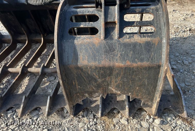 image for item OA9199 Prime  skid steer grapple bucket