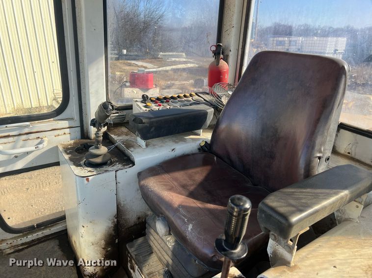 image for item OA9211 1996 Liebherr 631  track loader