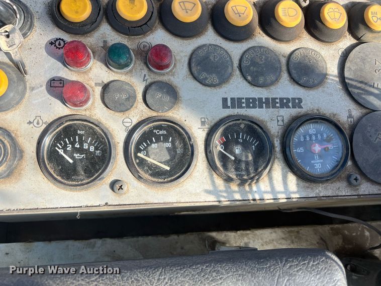 image for item OA9211 1996 Liebherr 631  track loader