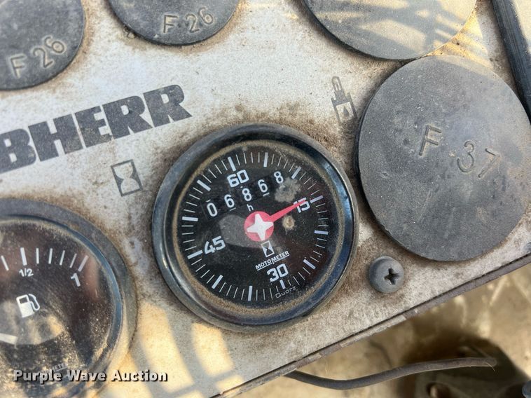 image for item OA9211 1996 Liebherr 631  track loader