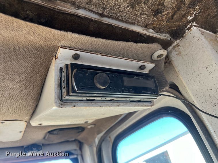 image for item OA9211 1996 Liebherr 631  track loader