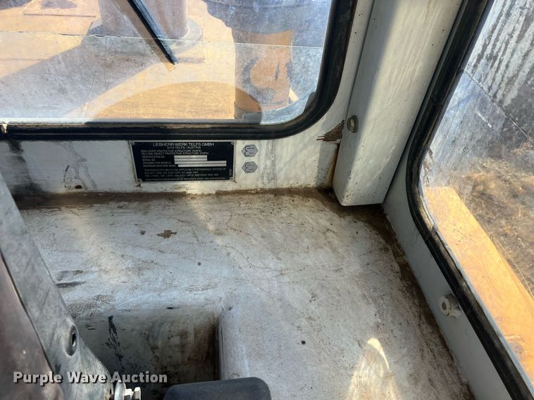 image for item OA9211 1996 Liebherr 631  track loader