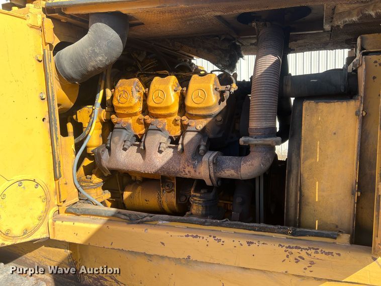 image for item OA9211 1996 Liebherr 631  track loader