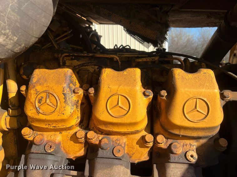 image for item OA9211 1996 Liebherr 631  track loader