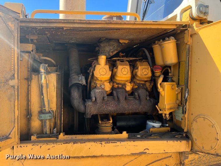 image for item OA9211 1996 Liebherr 631  track loader