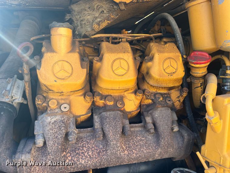 image for item OA9211 1996 Liebherr 631  track loader