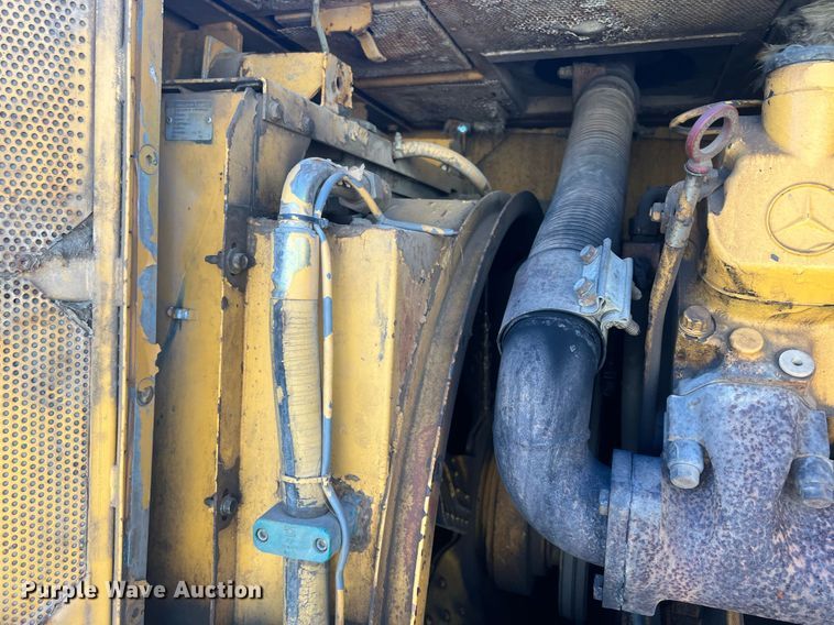 image for item OA9211 1996 Liebherr 631  track loader